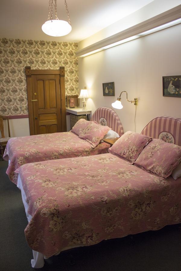 The Cottage House Council Grove Extérieur photo