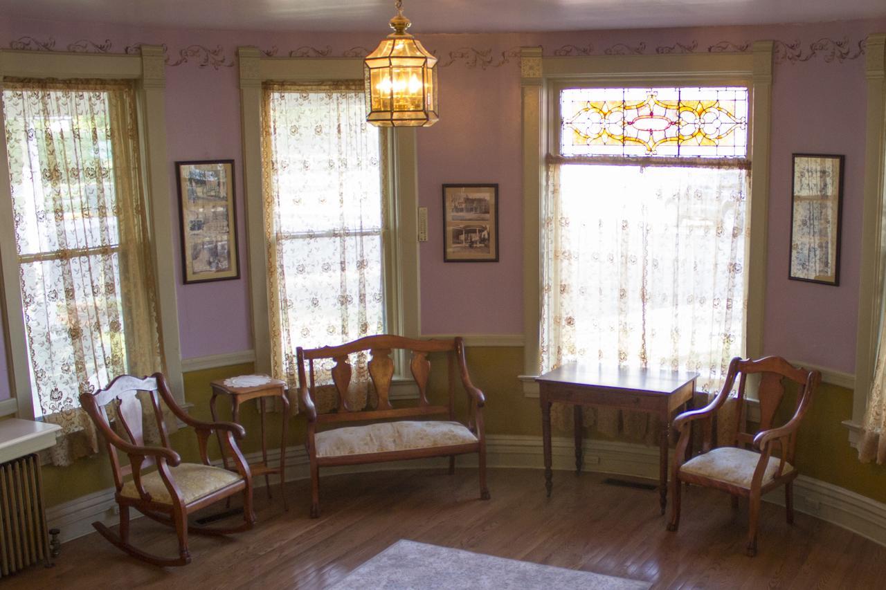 The Cottage House Council Grove Extérieur photo